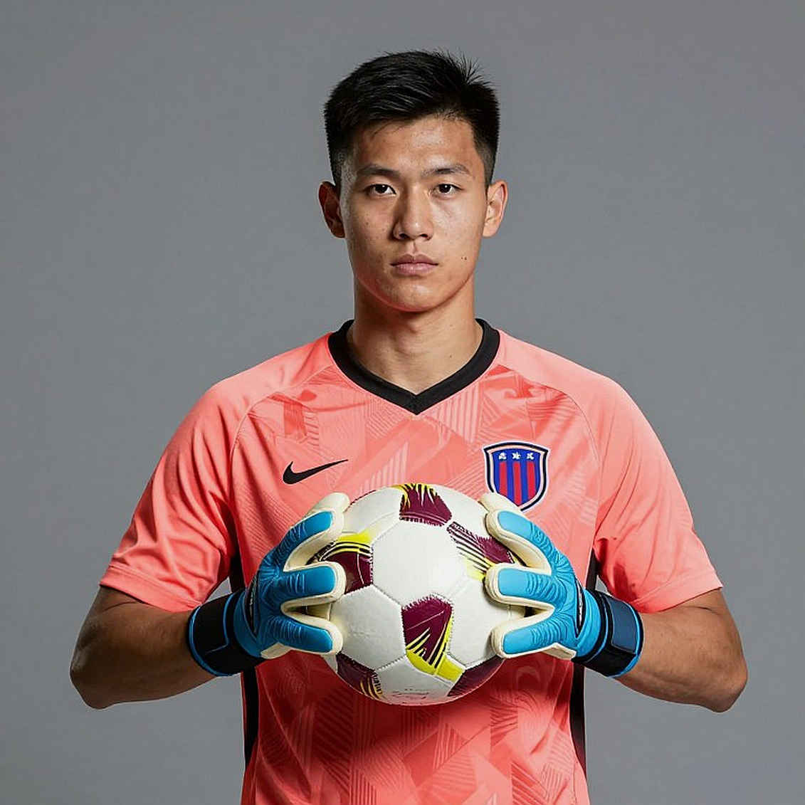 Cầu thủ ghi chú tay nhớ bài tốt hơn gõ máy tính bảng: góc nhìn từ phòng thay đồ V.League