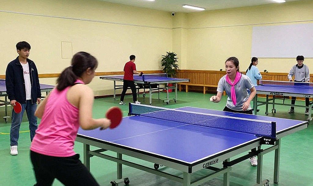 Phòng y tế trống, kho đồ động: Nhịp tập đang đổi ở đội bóng bàn Trung Quốc
