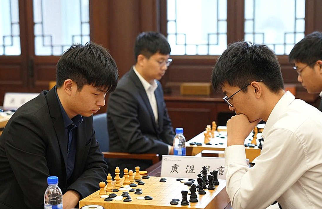 Giải Vô địch Cờ vua Mỹ: Woodward hạ Caruana, Lee nới rộng khoảng cách — và cái bẫy nằm sau dòng tít