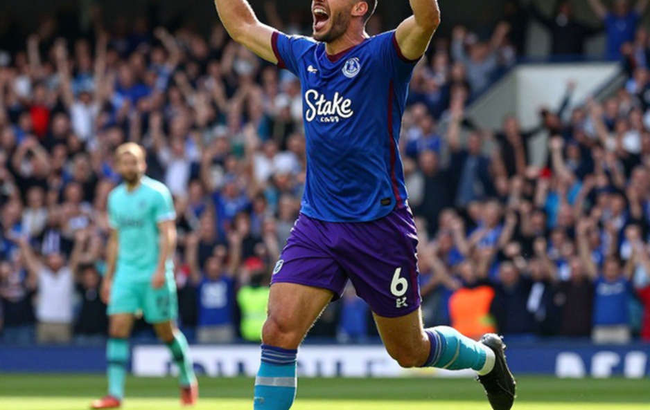Andros Townsend bị xe lăn cỏ cán khi khởi động: điểm mù vận hành mà bảng chỉ số không đo được Andros Townsend bị xe lăn cỏ cán khi khởi động: điểm mù vận hành mà bảng chỉ số không đo được