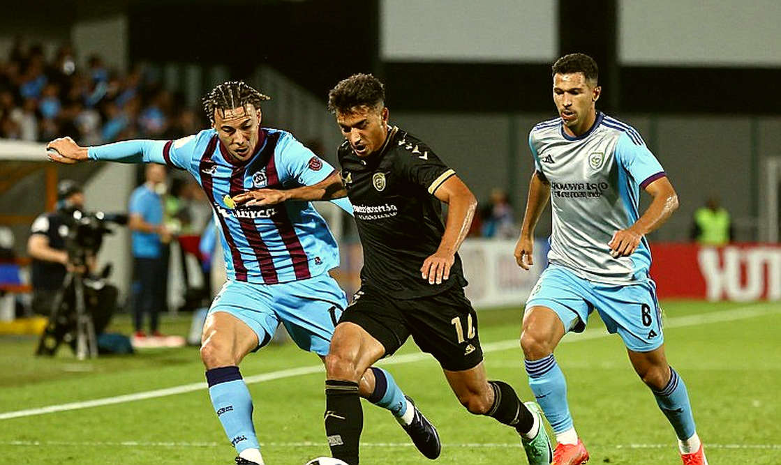 Bốn phút ở La Cerámica: Betis lội ngược dòng vào top 3, Villarreal lộ nguyên hình khủng hoảng