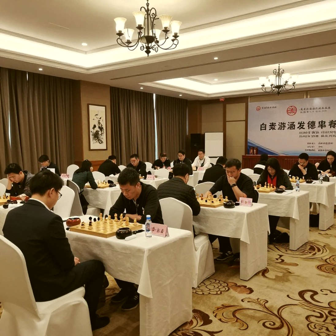 FIDE không có Chủ tịch tên Timur Turlov: giải phẫu một tiêu đề sai và bài học từ FRITZ 20