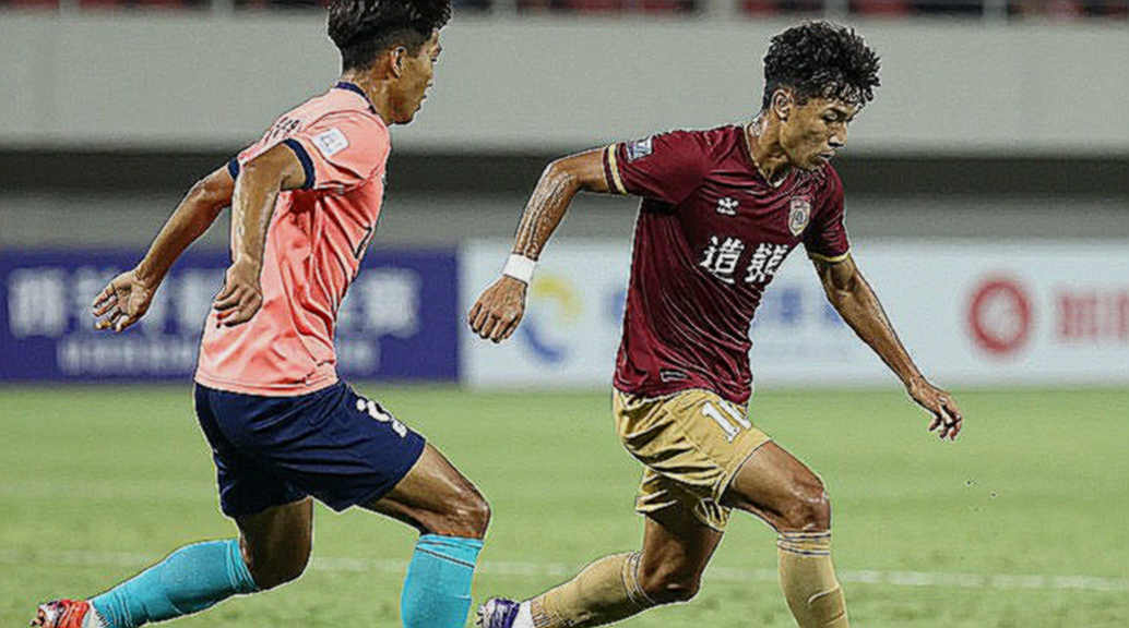 VAR ở V.League: Mùa giải của những đường kẻ được vẽ lại