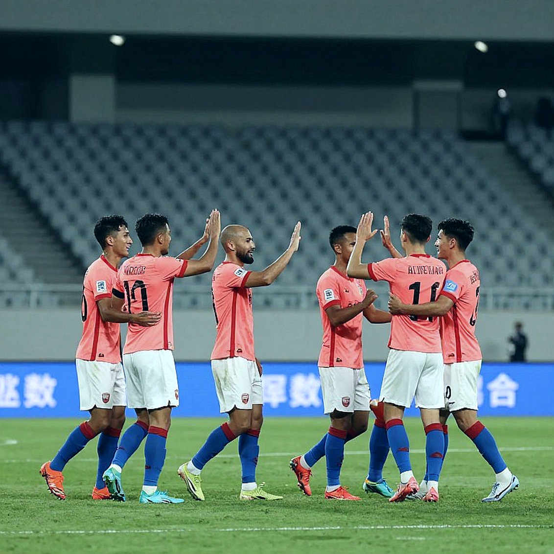 Công An Hà Nội ở AFC Champions League Elite: Khóa đường tiếp đạn, không khóa Wu Lei