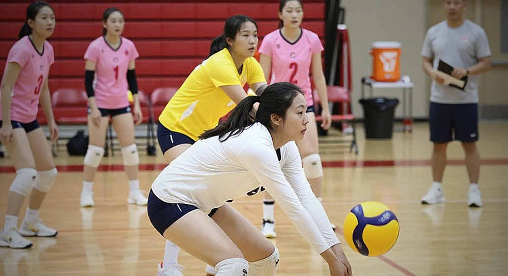 Ba mươi năm, một tấm băng đội trưởng: Giải mã giải thưởng MOP của bóng chuyền nữ NCAA