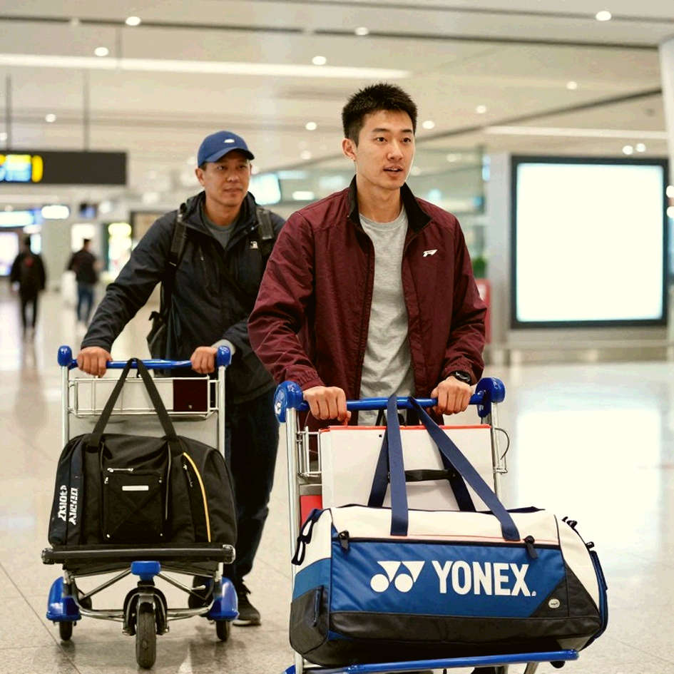 Bản báo cáo trắng và chín cánh cửa: Khi dữ liệu im lặng, người viết esports phải chọn